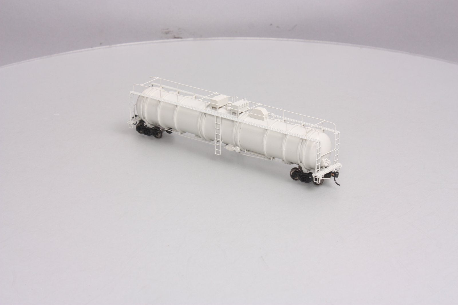 Broadway Limited 6114 HO Painted Unlettered High-Capacity Cryogenic Tank Car
