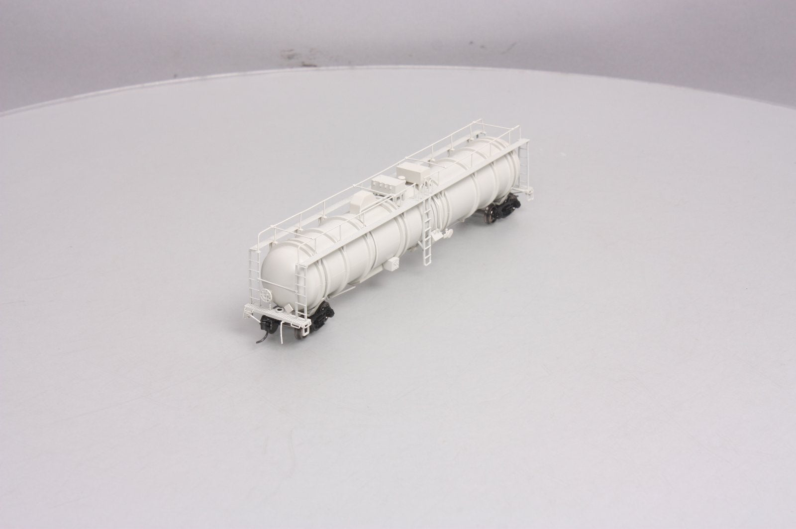Broadway Limited 6114 HO Painted Unlettered High-Capacity Cryogenic Tank Car