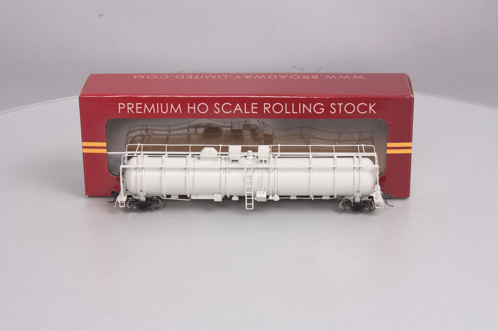 Broadway Limited 6114 HO Painted Unlettered High-Capacity Cryogenic Tank Car