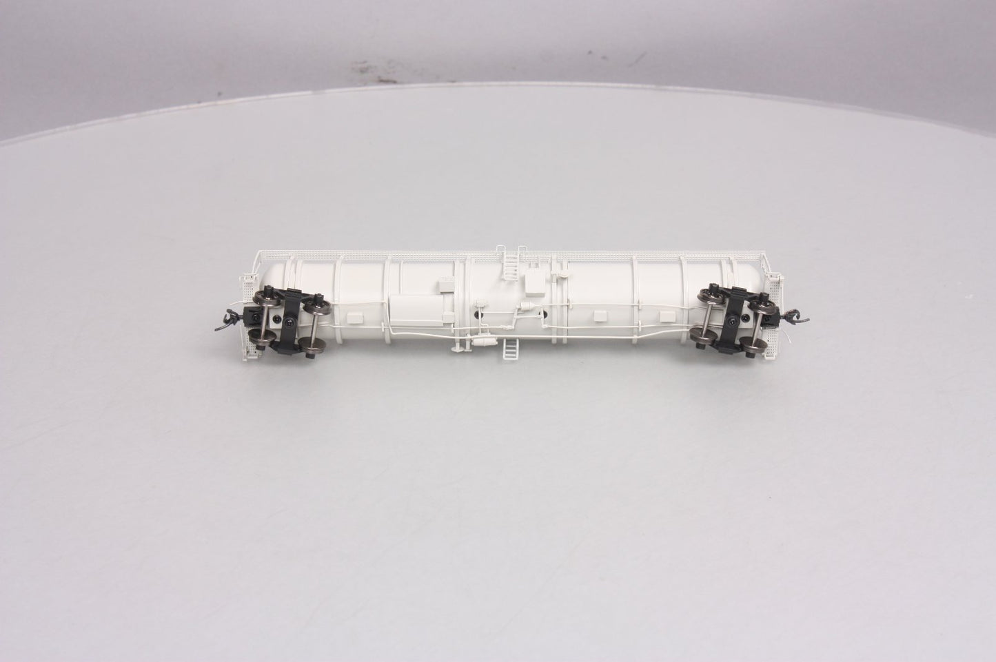 Broadway Limited 6114 HO Painted Unlettered High-Capacity Cryogenic Tank Car