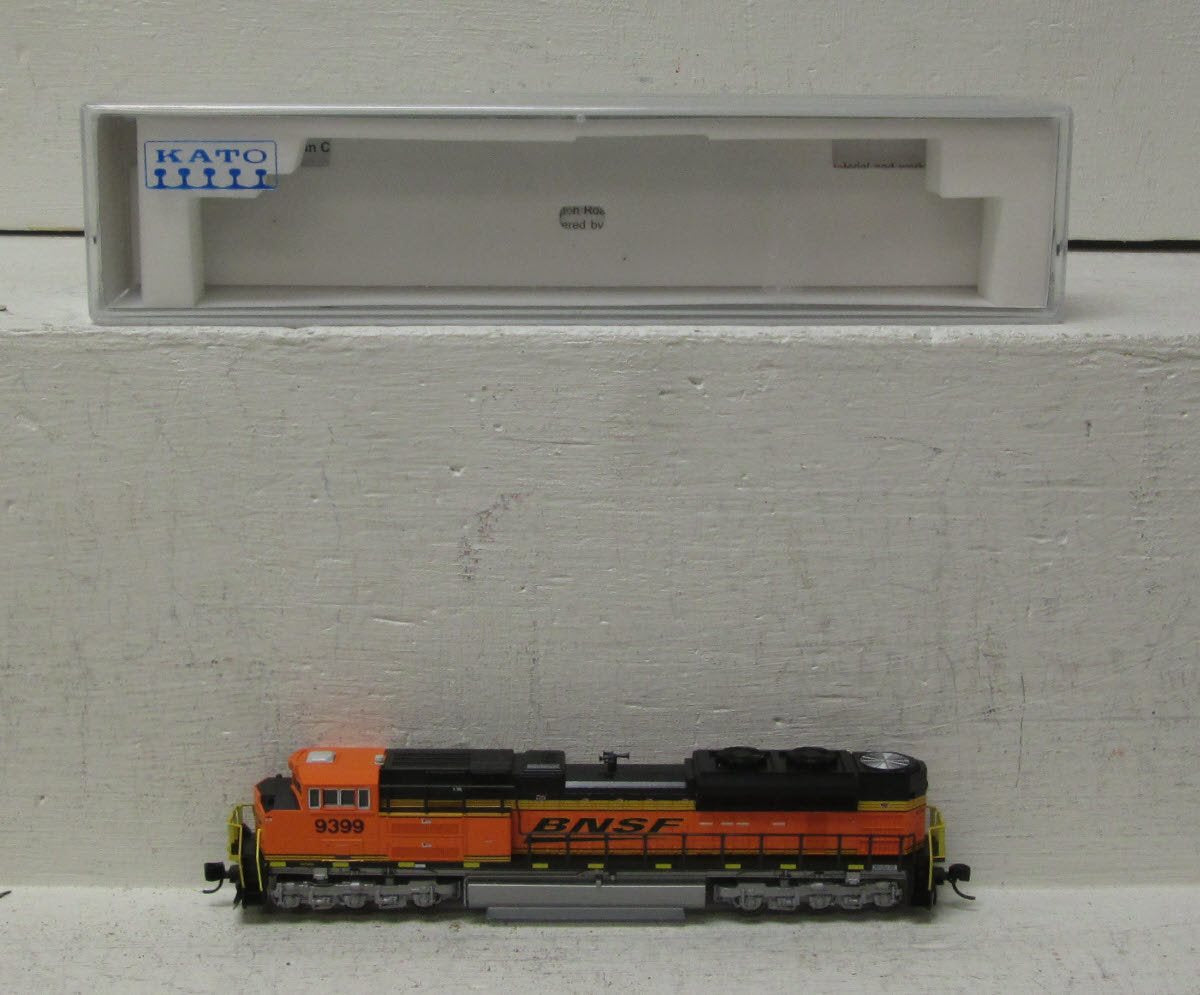 Kato 176-8419 N Scale BNSF EMD SD70ACe Diesel Locomotive #9399