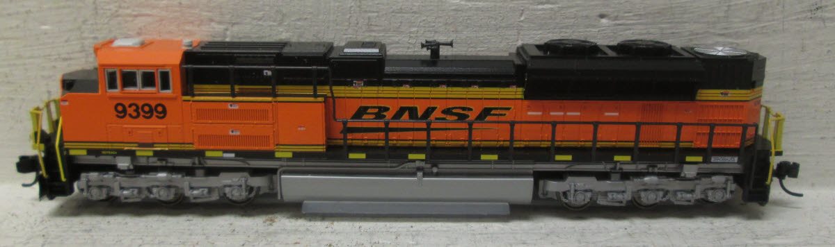 Kato 176-8419 N Scale BNSF EMD SD70ACe Diesel Locomotive #9399
