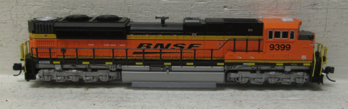 Kato 176-8419 N Scale BNSF EMD SD70ACe Diesel Locomotive #9399