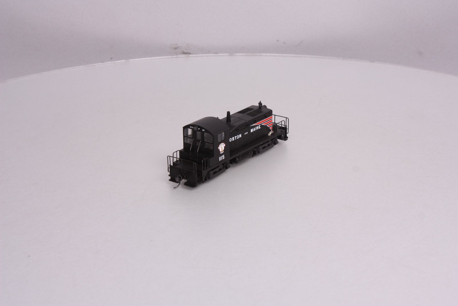 Walthers 910-9201 HO Scale Boston & Maine EMD SW1 Diesel Locomotive #1115
