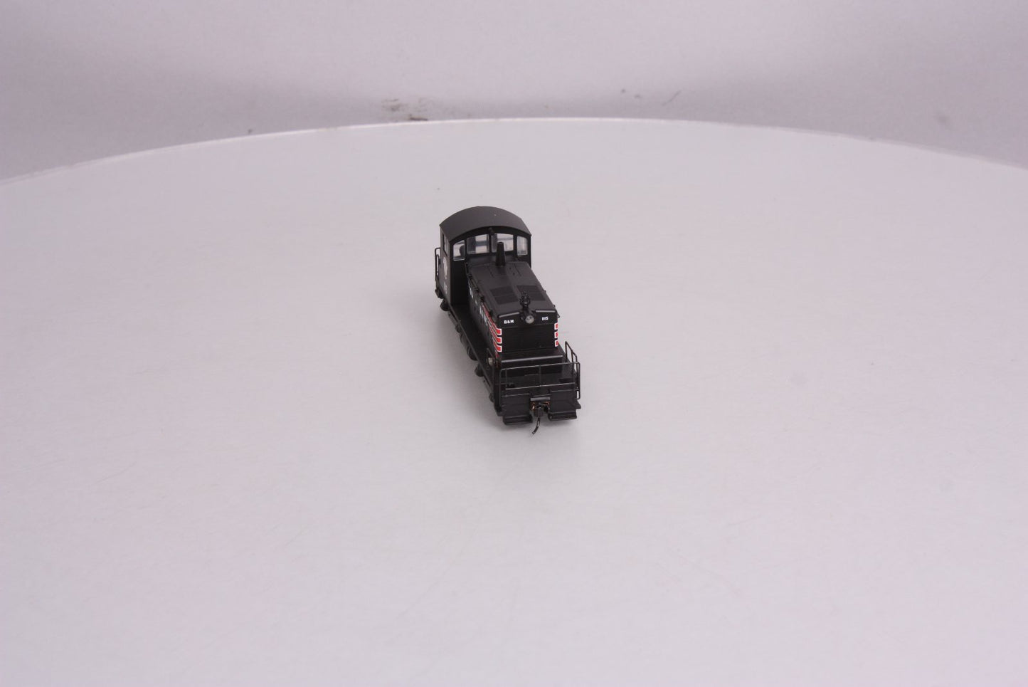 Walthers 910-9201 HO Scale Boston & Maine EMD SW1 Diesel Locomotive #1115
