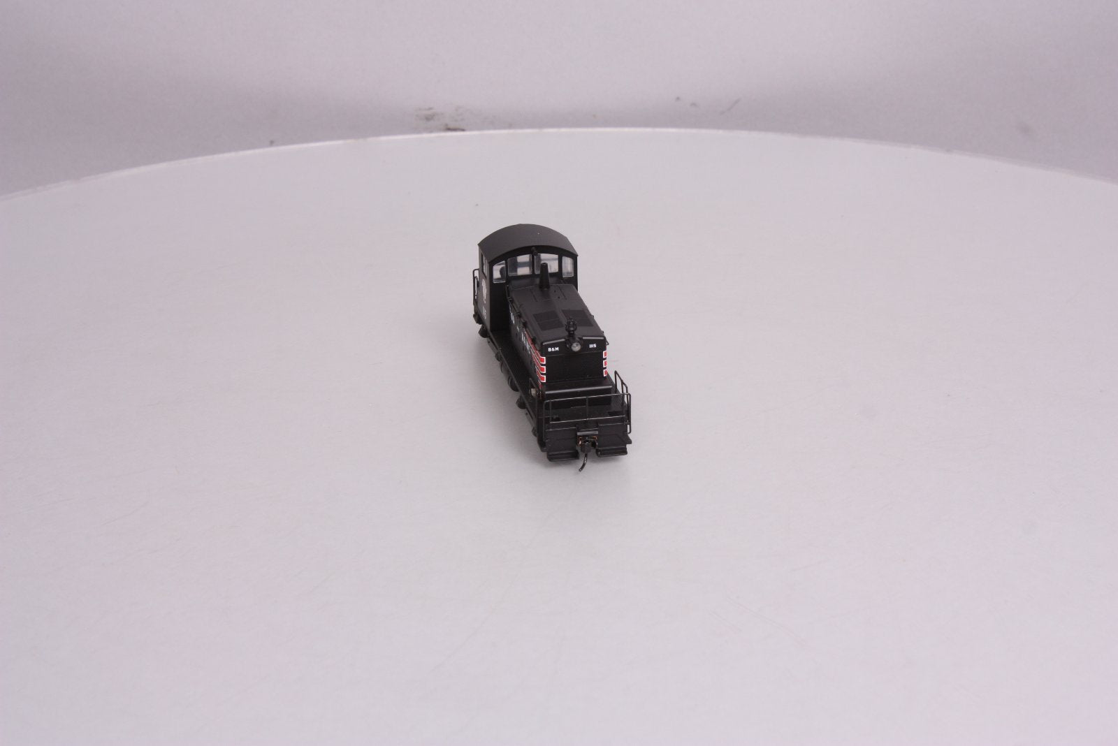 Walthers 910-9201 HO Scale Boston & Maine EMD SW1 Diesel Locomotive #1115