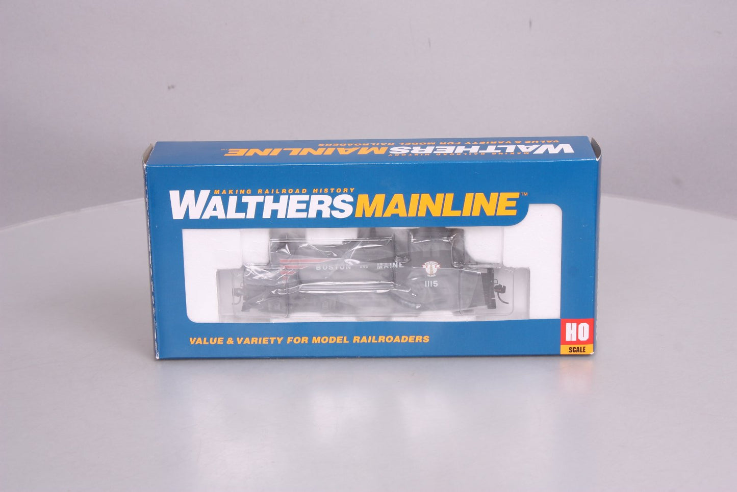 Walthers 910-9201 HO Scale Boston & Maine EMD SW1 Diesel Locomotive #1115