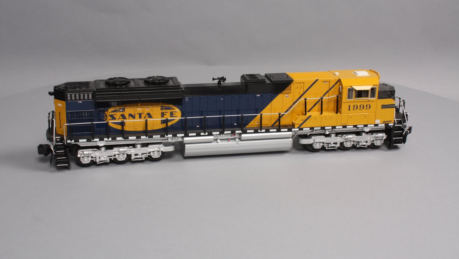Lionel 6-38737 Santa Fe BNSF Heritage Non-Powered SD70ACe Diesel Loco #1999