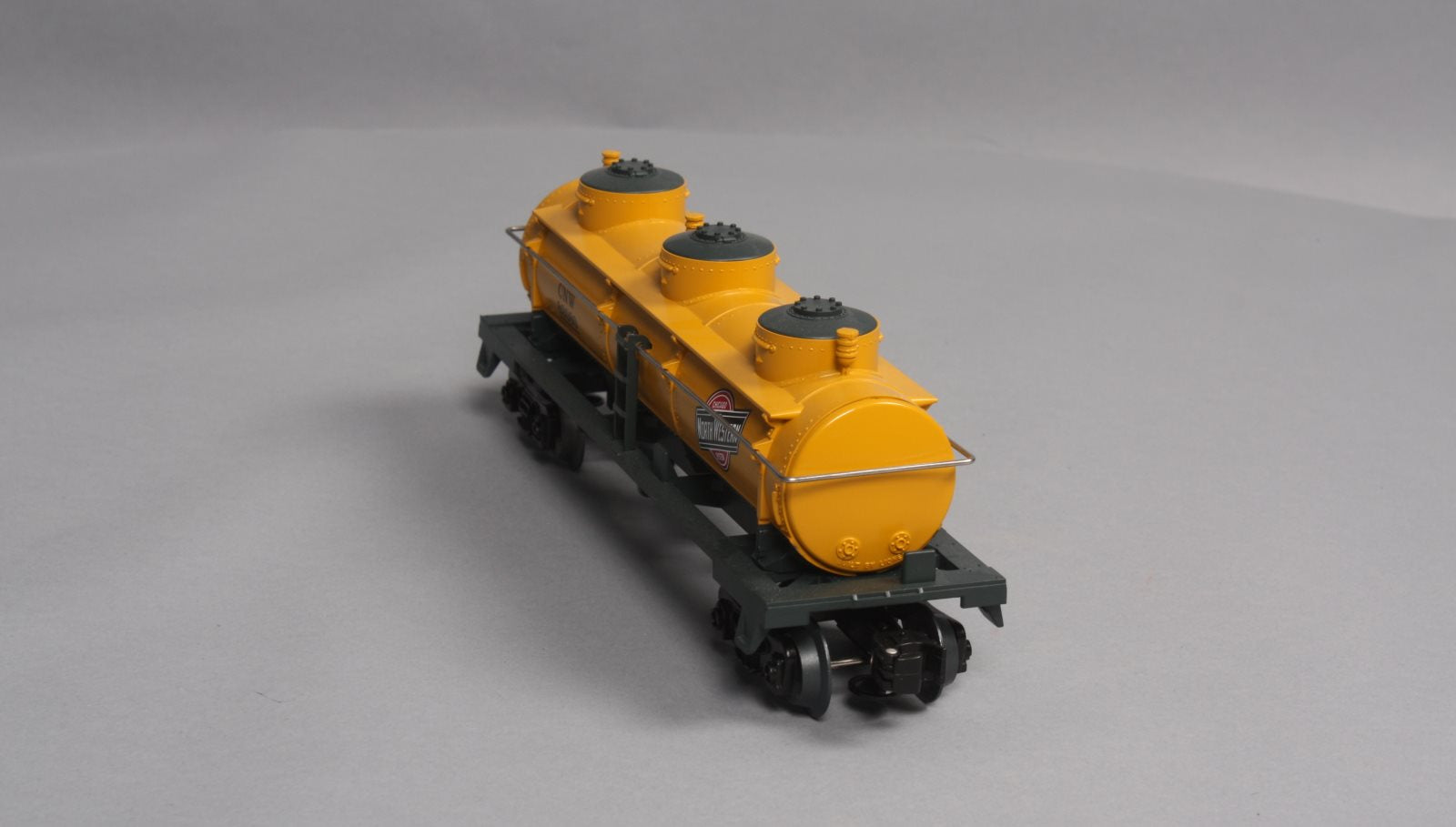 Lionel 6-82080 O Chicago and North Western 3-Dome Tank Car