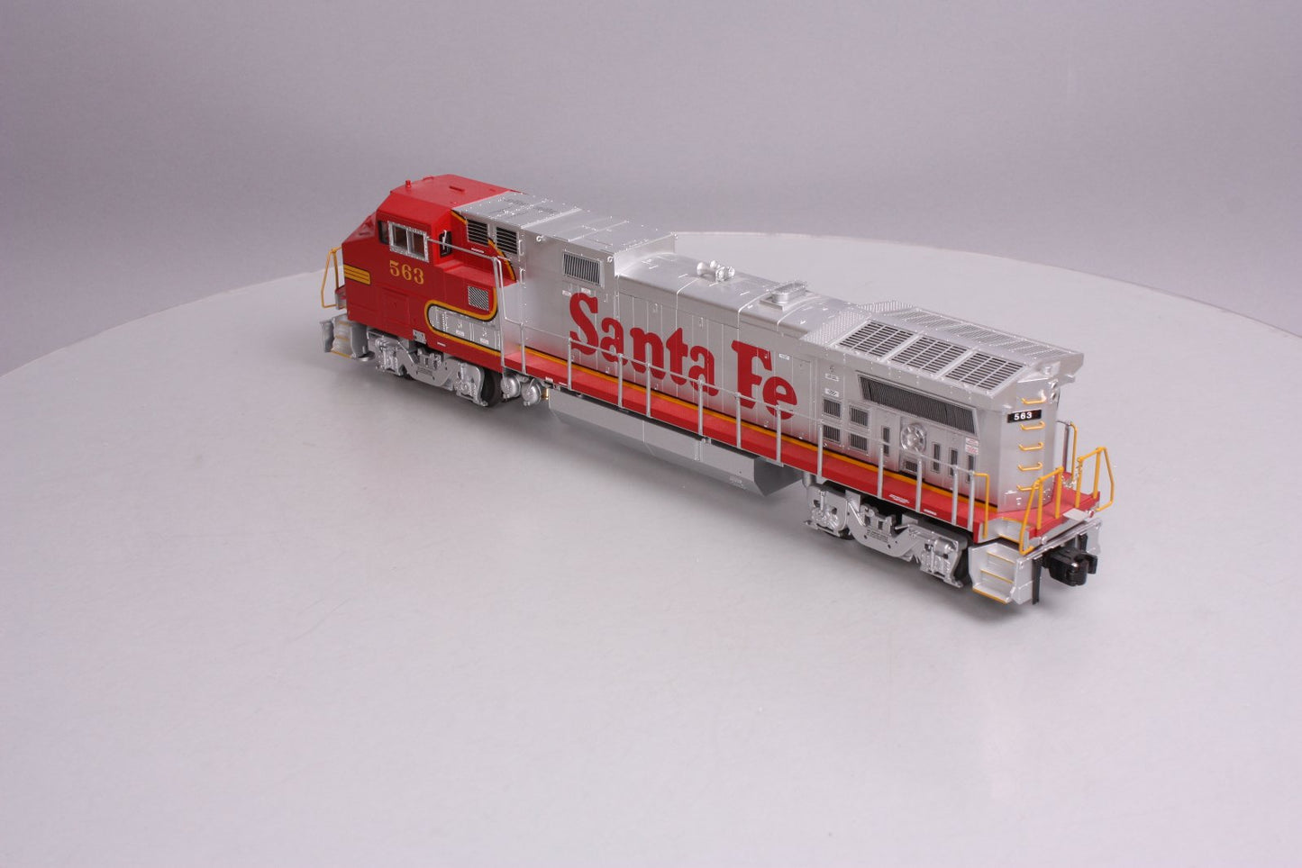 Lionel 6-28270 O ATSF GE Dash 8-40BW (Non-Powered) Diesel Locomotive #563