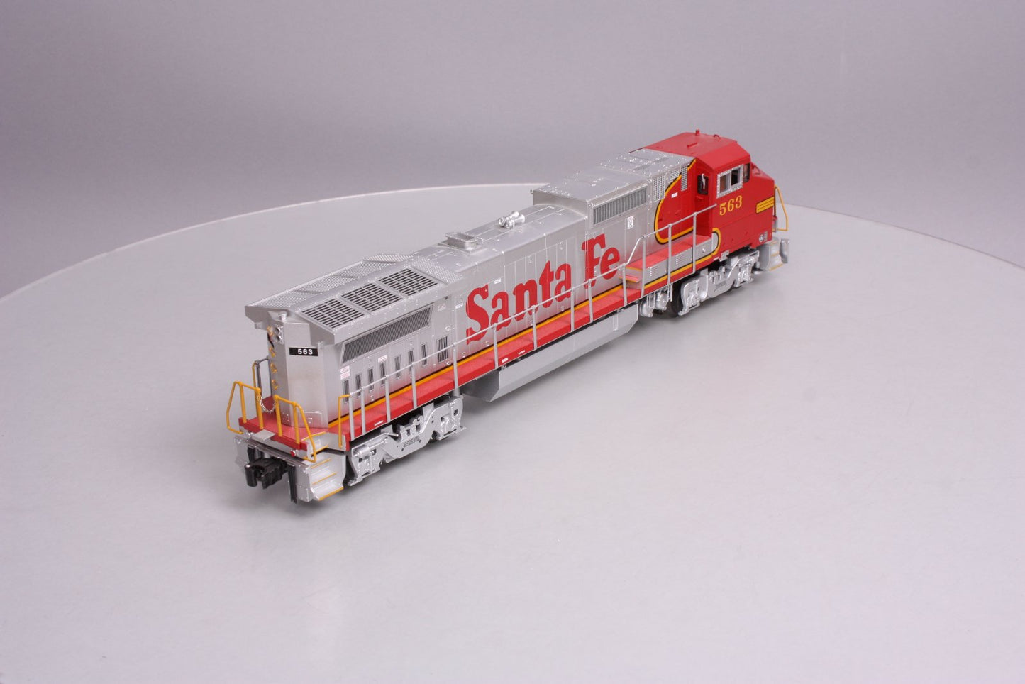 Lionel 6-28270 O ATSF GE Dash 8-40BW (Non-Powered) Diesel Locomotive #563