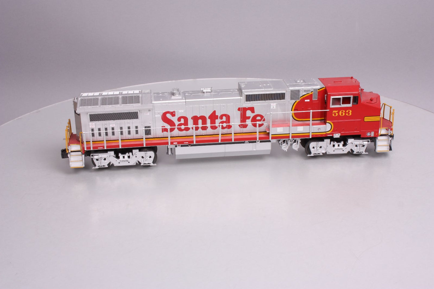 Lionel 6-28270 O ATSF GE Dash 8-40BW (Non-Powered) Diesel Locomotive #563