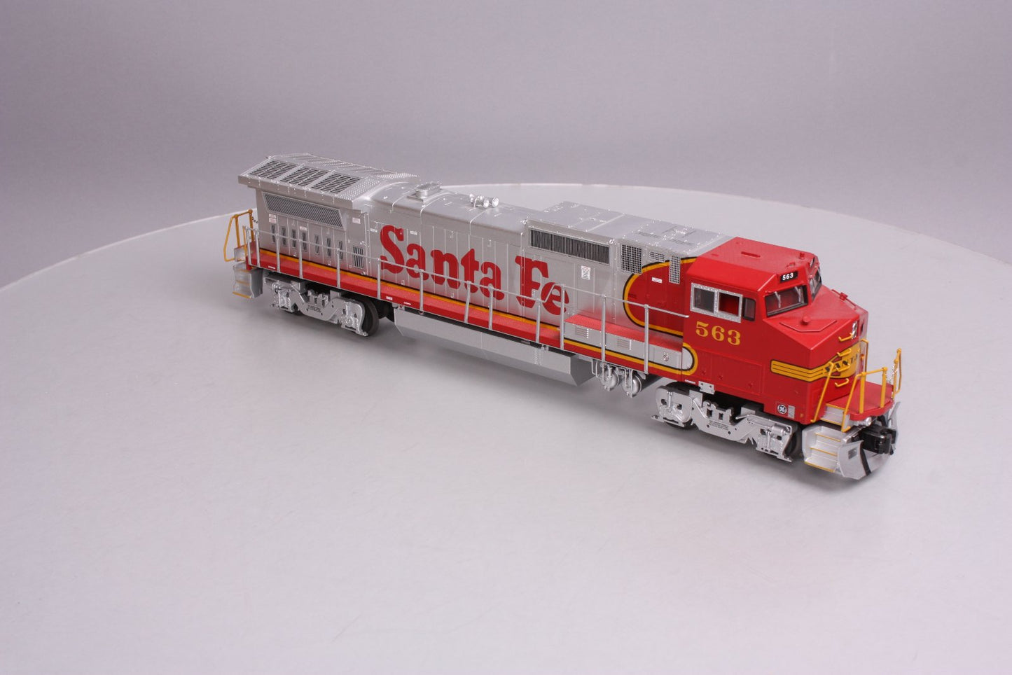 Lionel 6-28270 O ATSF GE Dash 8-40BW (Non-Powered) Diesel Locomotive #563