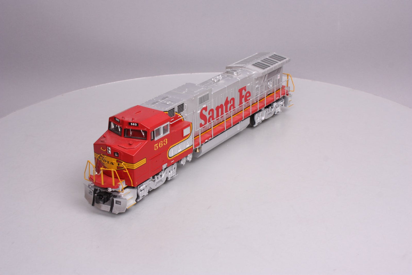 Lionel 6-28270 O ATSF GE Dash 8-40BW (Non-Powered) Diesel Locomotive #563