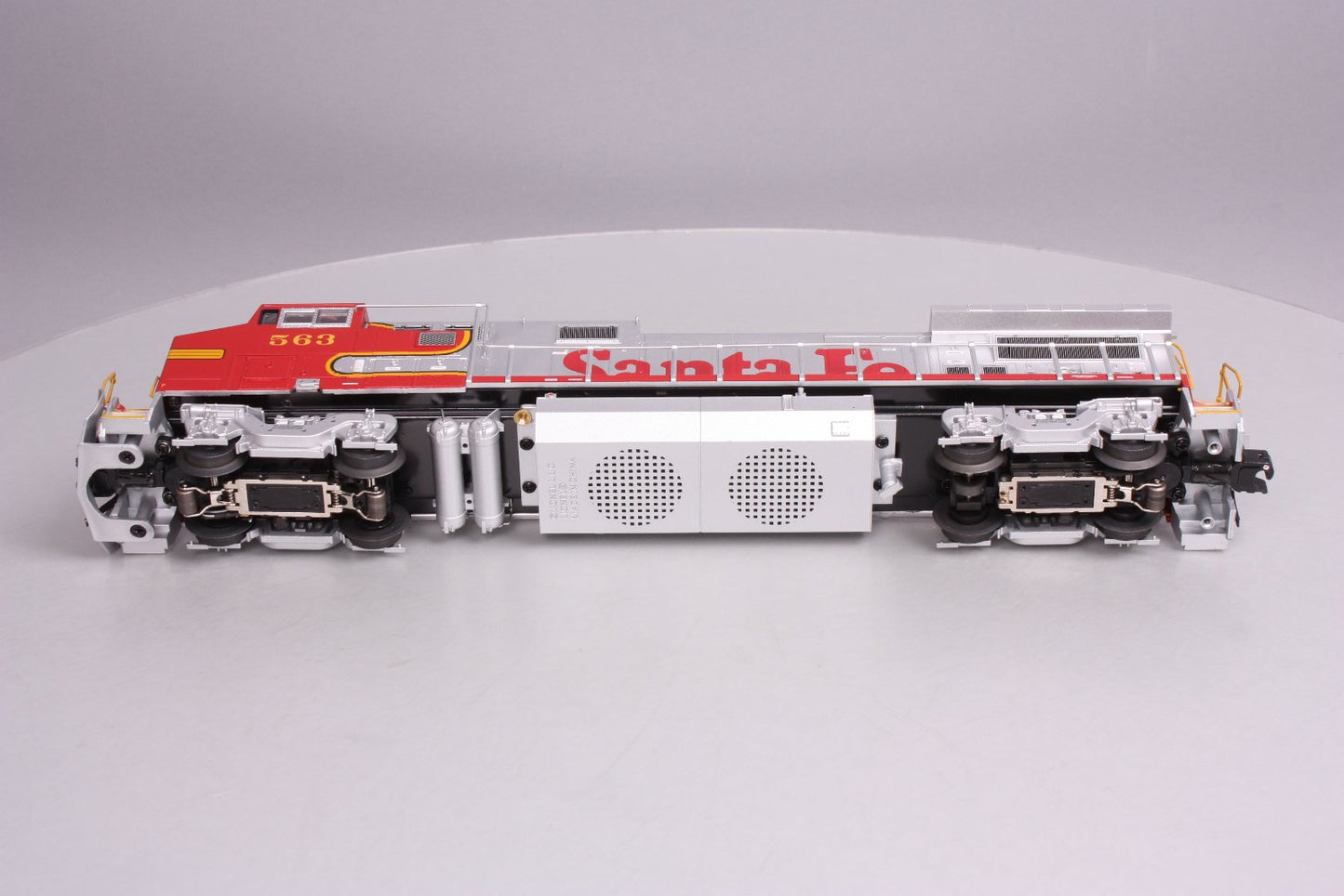Lionel 6-28270 O ATSF GE Dash 8-40BW (Non-Powered) Diesel Locomotive #563