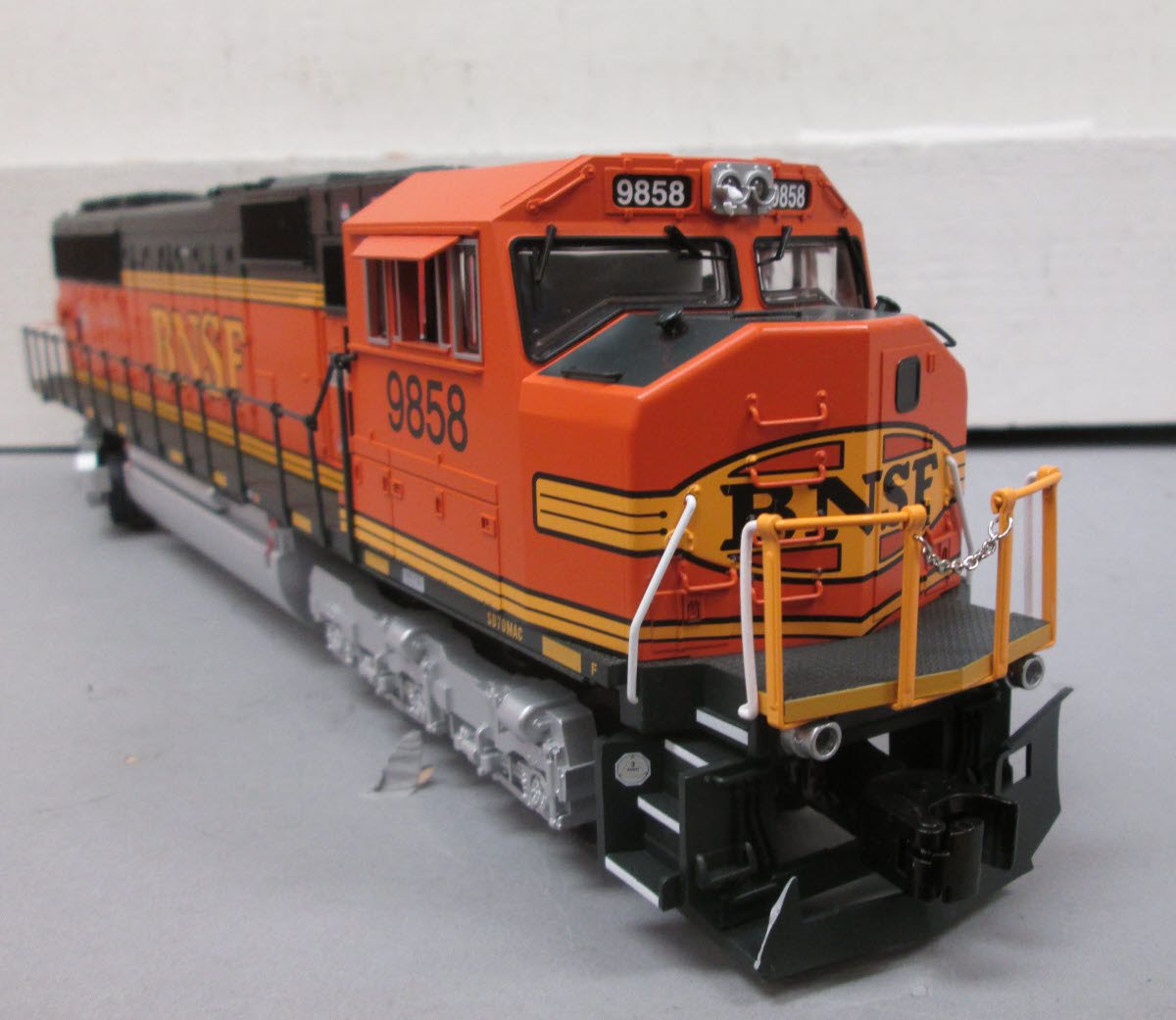 Lionel 6-81137 BNSF Legacy EMD SD70MAC Diesel Locomotive #9858