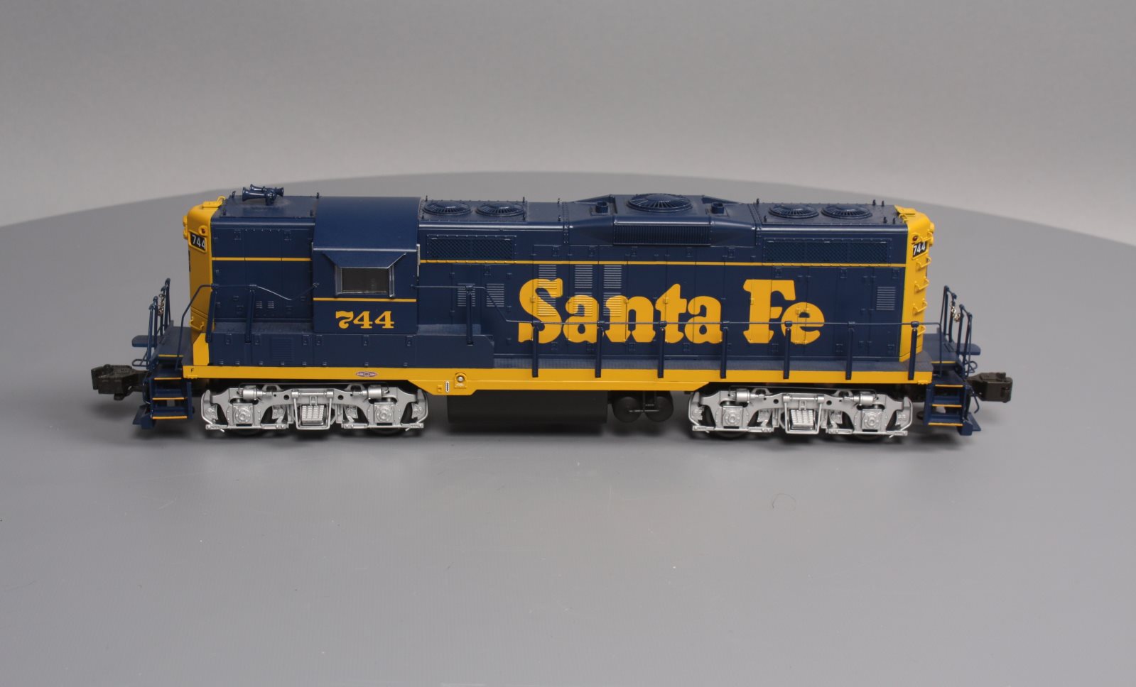 Lionel 6-38579 Santa Fe Dummy GP9 Diesel Locomotive #744