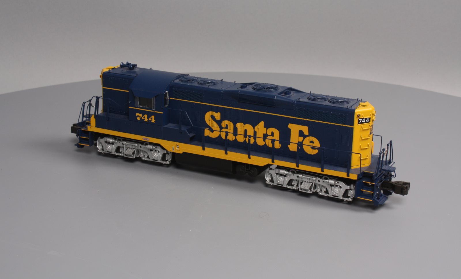 Lionel 6-38579 Santa Fe Dummy GP9 Diesel Locomotive #744