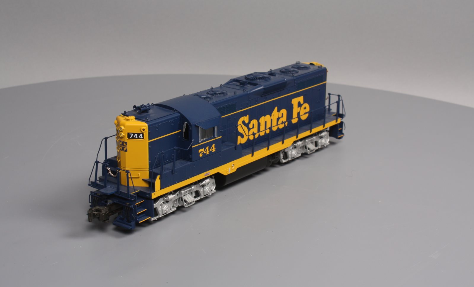Lionel 6-38579 Santa Fe Dummy GP9 Diesel Locomotive #744