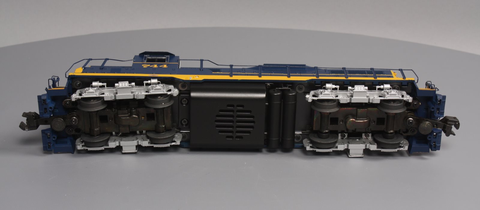 Lionel 6-38579 Santa Fe Dummy GP9 Diesel Locomotive #744 – Trainz