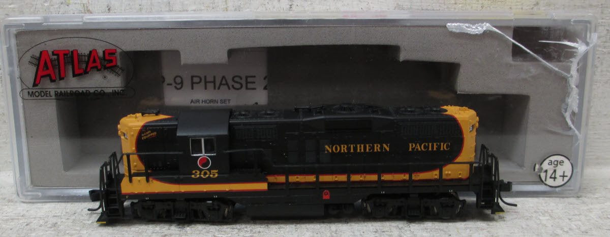 Atlas 48388 N Scale Northern Pacific GP-9 Powered Diesel Locomotive #305