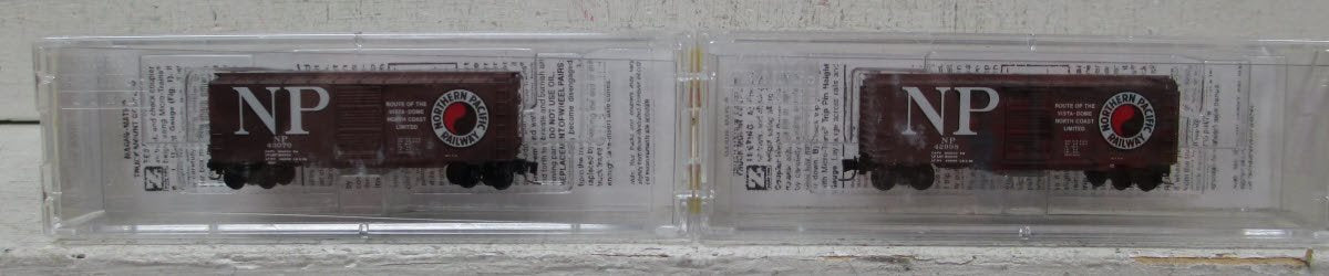 MicroTrains 99400087 Z Scale Northern Pacific 4 Car Runner Pack