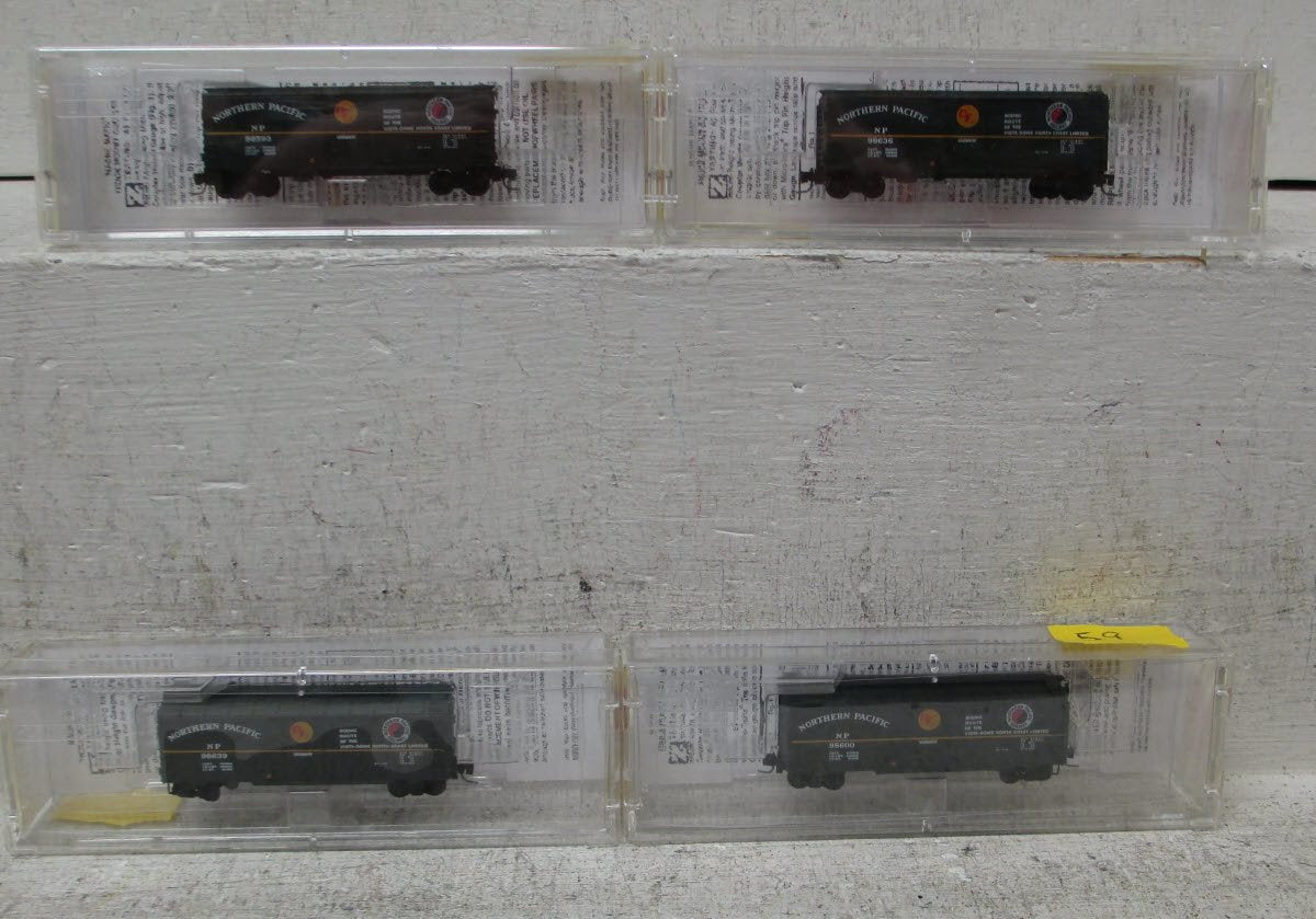 MicroTrains 99400025 Z Scale Northern Pacific 4 Car Reefer Runner Pack