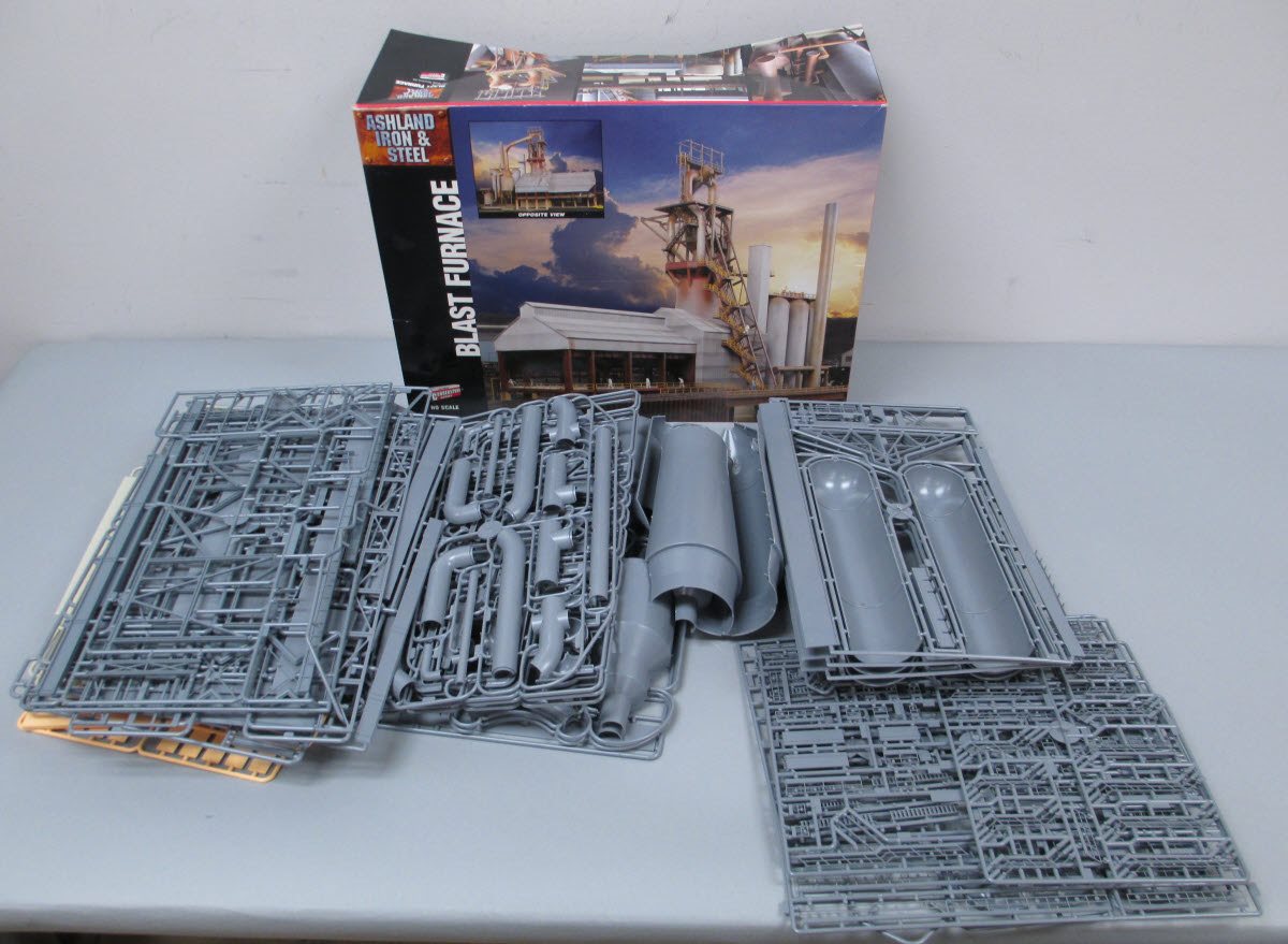 Walthers 933-2973 HO Scale Blast Furnace Ashland Iron & Steel Structure Kit
