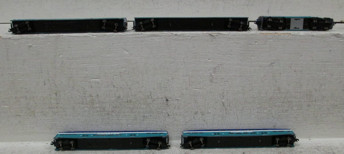 American Z-Line 7004 Coaster F59PHI Z Gauge Diesel Passenger Train Set