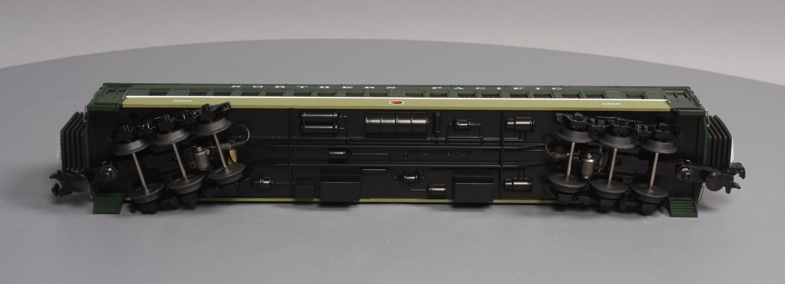 MTH 30-69144 NORTHERN PACIFIC 60' MADISON COACH CAR