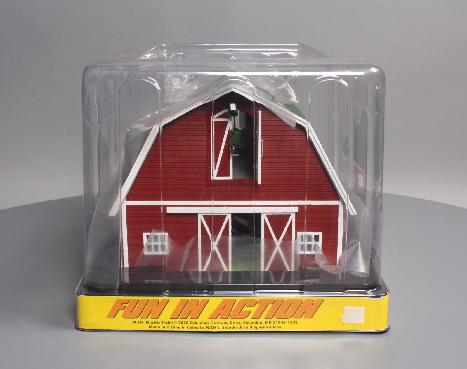 MTH 30-90407 O Assembled Red Barn w/Green Roof