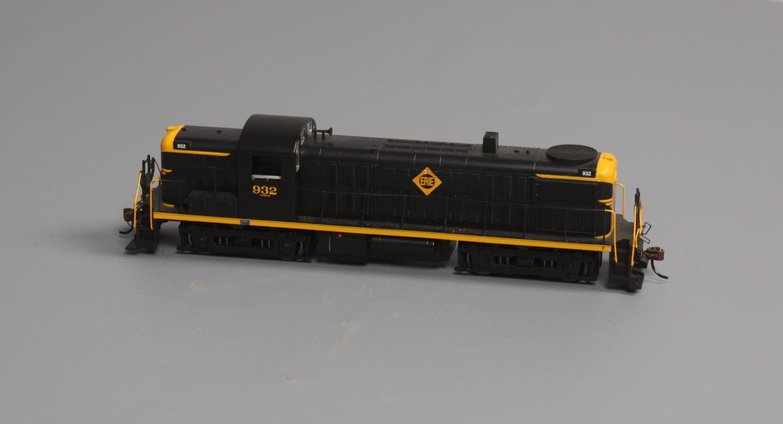 Bachmann 63904 HO Erie RS-3 Diesel Locomotive #932 w/ DCC & Sound
