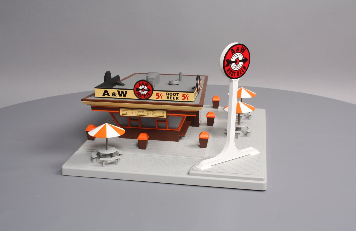 MTH 30-9068 A&W Rootbeer Restaurant Stand