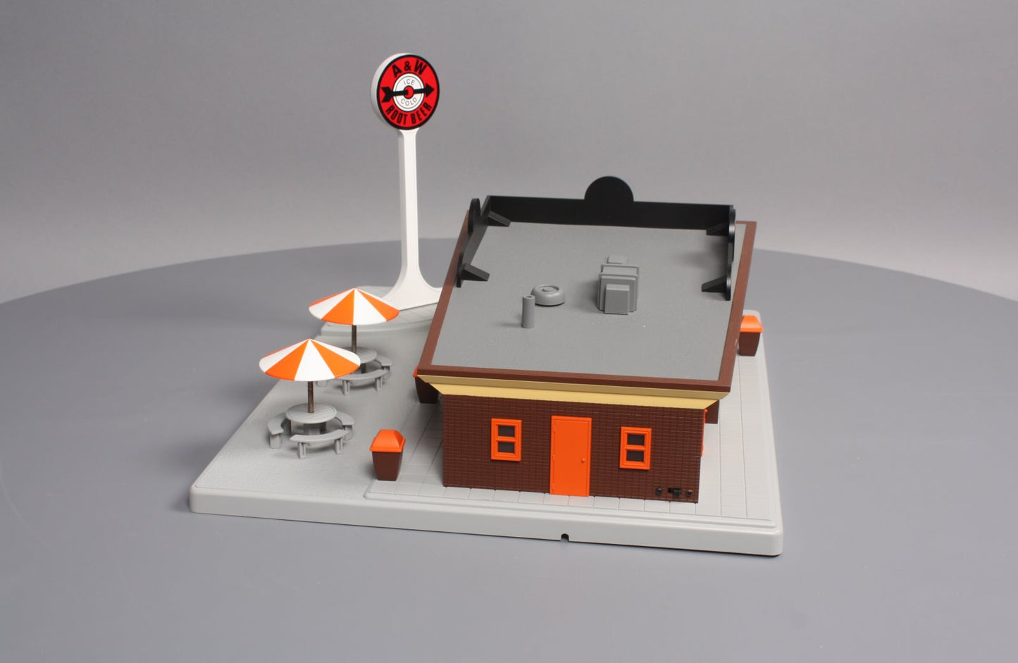 MTH 30-9068 A&W Rootbeer Restaurant Stand