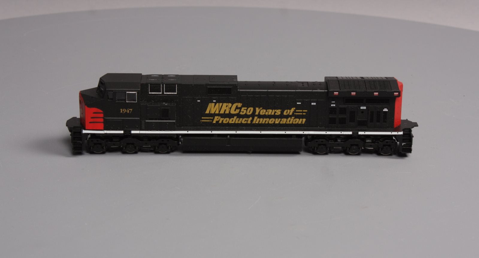 MRC AC100 HO Scale 50th Anniversary Dash 9 Diesel Locomotive #1947