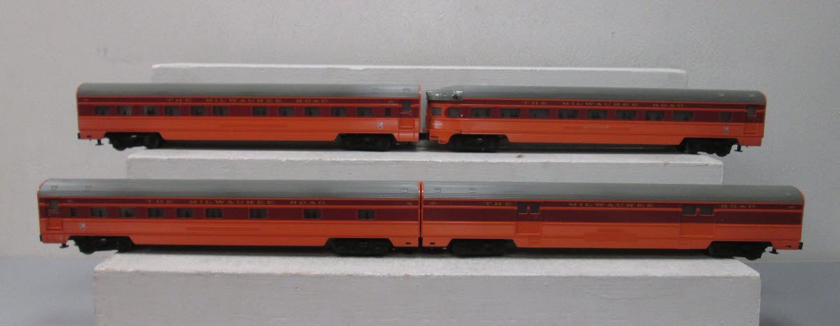 Williams 43170 O Gauge Milwaukee Road 72' Streamliner 4-Car Passenger Set