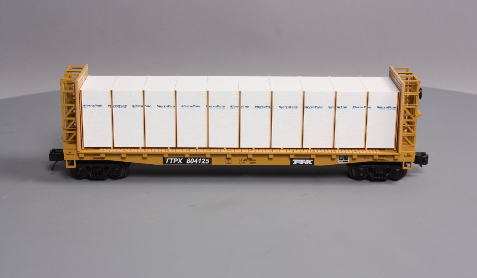 MTH 20-98662 TTX Flat Car w/Bulkheads w/Covered Wood Load V2
