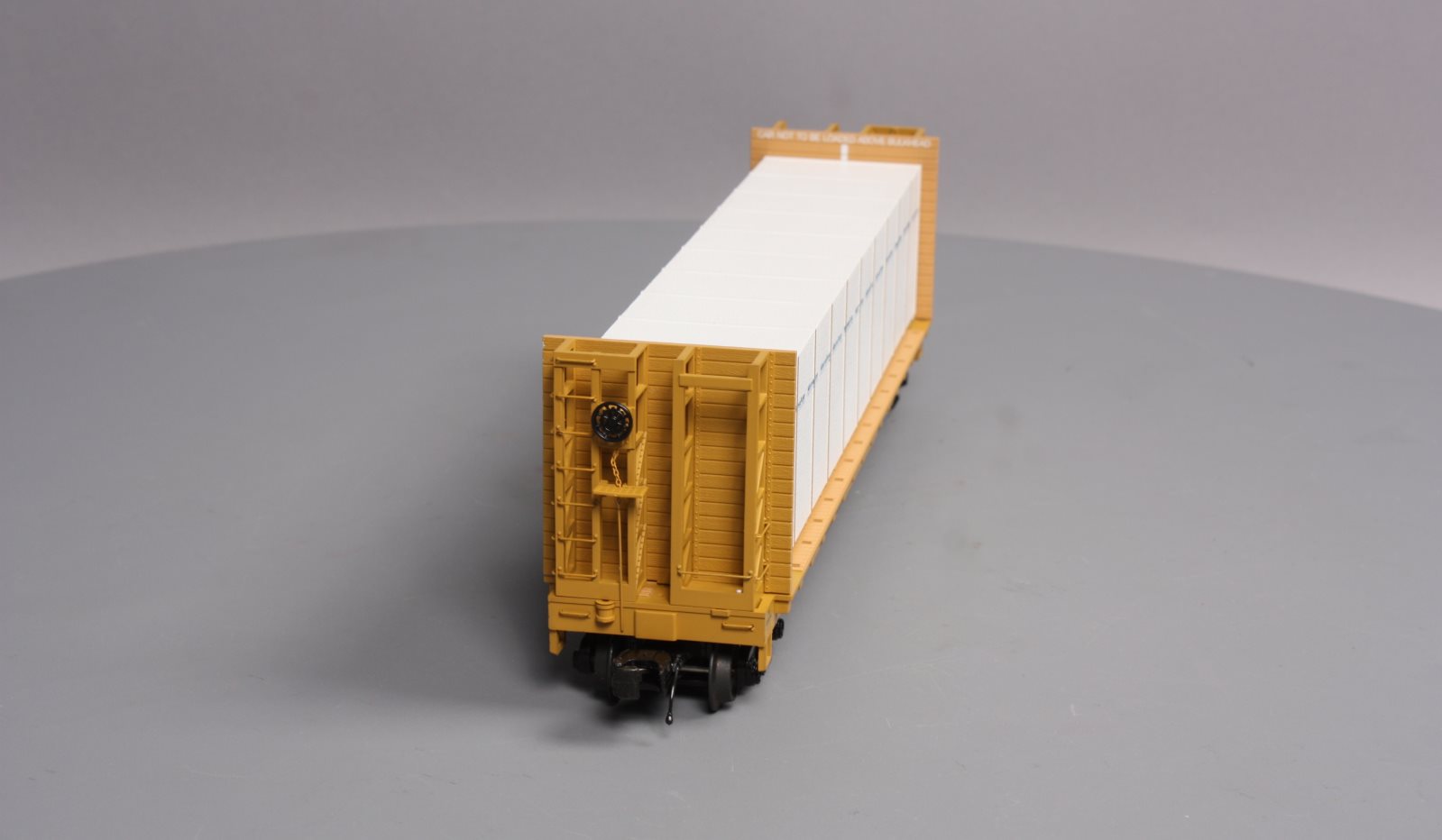MTH 20-98662 TTX Flat Car w/Bulkheads w/Covered Wood Load V2