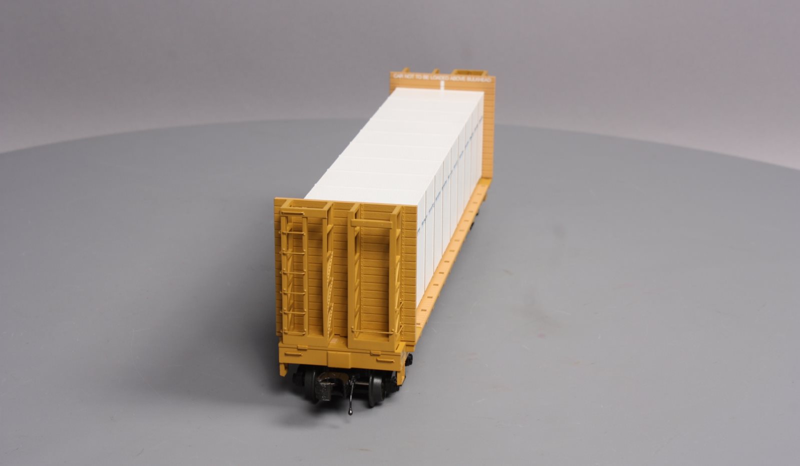 MTH 20-98662 TTX Flat Car w/Bulkheads w/Covered Wood Load V2