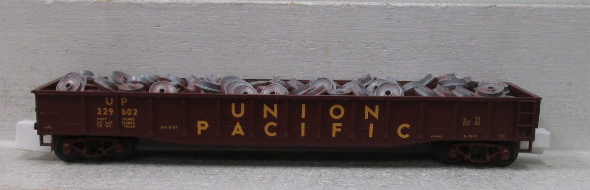 MTH 20-98079 O Union Pacific Gondola Car w/ Wheel Scrap Load #229602