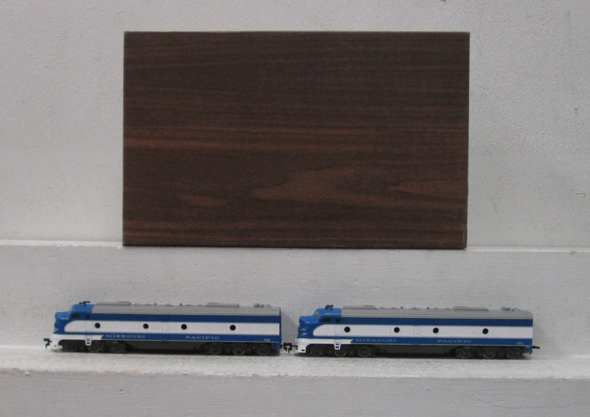 Con-Cor 0001-000900 HO Scale Missouri Pacific E-8 AA Diesel Set