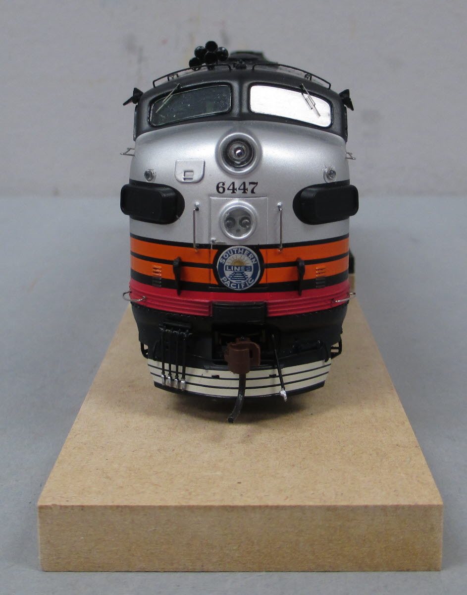 Athearn G22500 HO Southern Pacific EMD FP7A Diesel Locomotive w/Road Pilot #6447