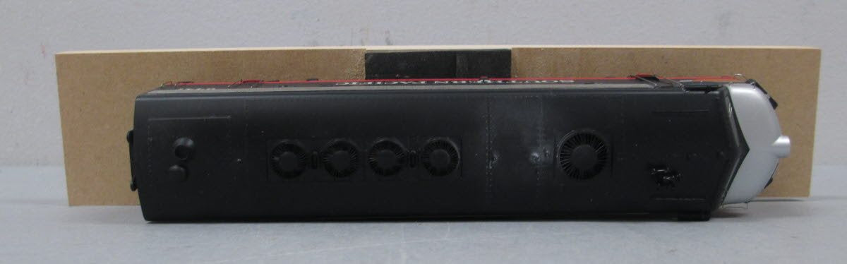 Athearn G22500 HO Southern Pacific EMD FP7A Diesel Locomotive w/Road Pilot #6447