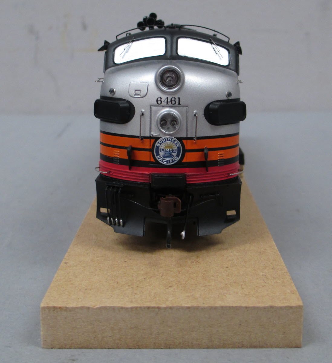 Athearn G22501 HO Southern Pacific EMD FP7A Diesel Locomotive w/Snowplow #6461