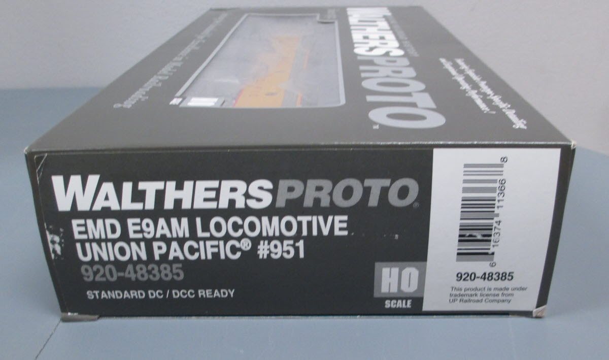 Walthers 920-48385 HO Scale Powered EMD E9AM STD UP #951