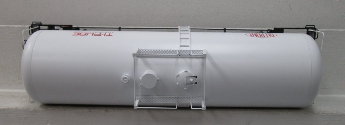 USA Trains R15261 G DuPont 42' Modern Tank Car #80105 (Metal Wheels)