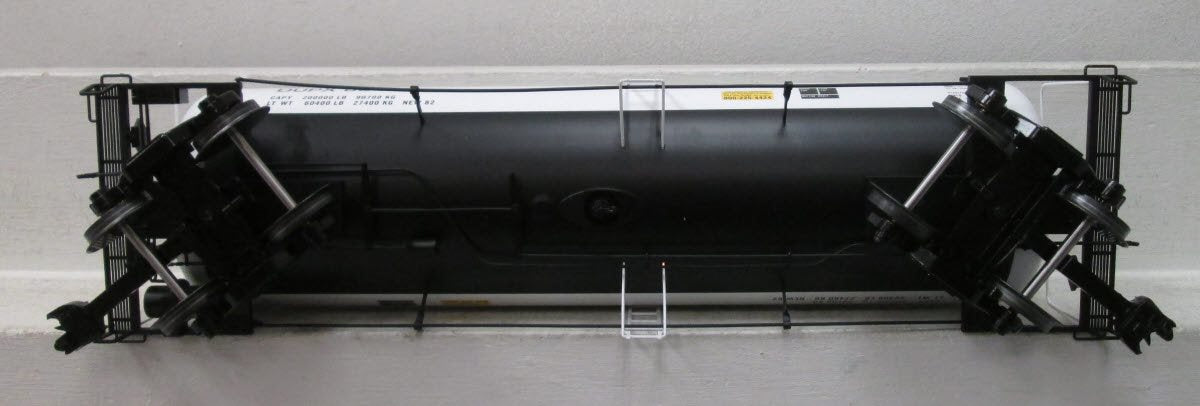 USA Trains R15261 G DuPont 42' Modern Tank Car #80105 (Metal Wheels)