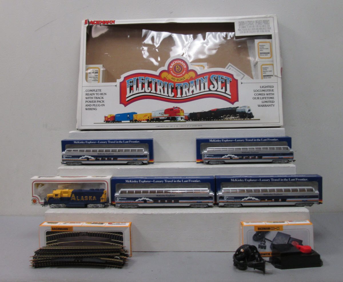 Bachmann 00495 McKinley Explorer HO Gauge Diesel Train Set