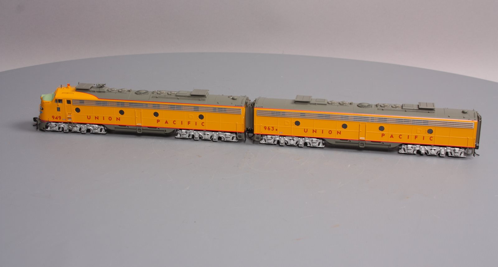 Walthers 920-48384 HO Union Pacific E9A-BM STD Diesels #949/963B
