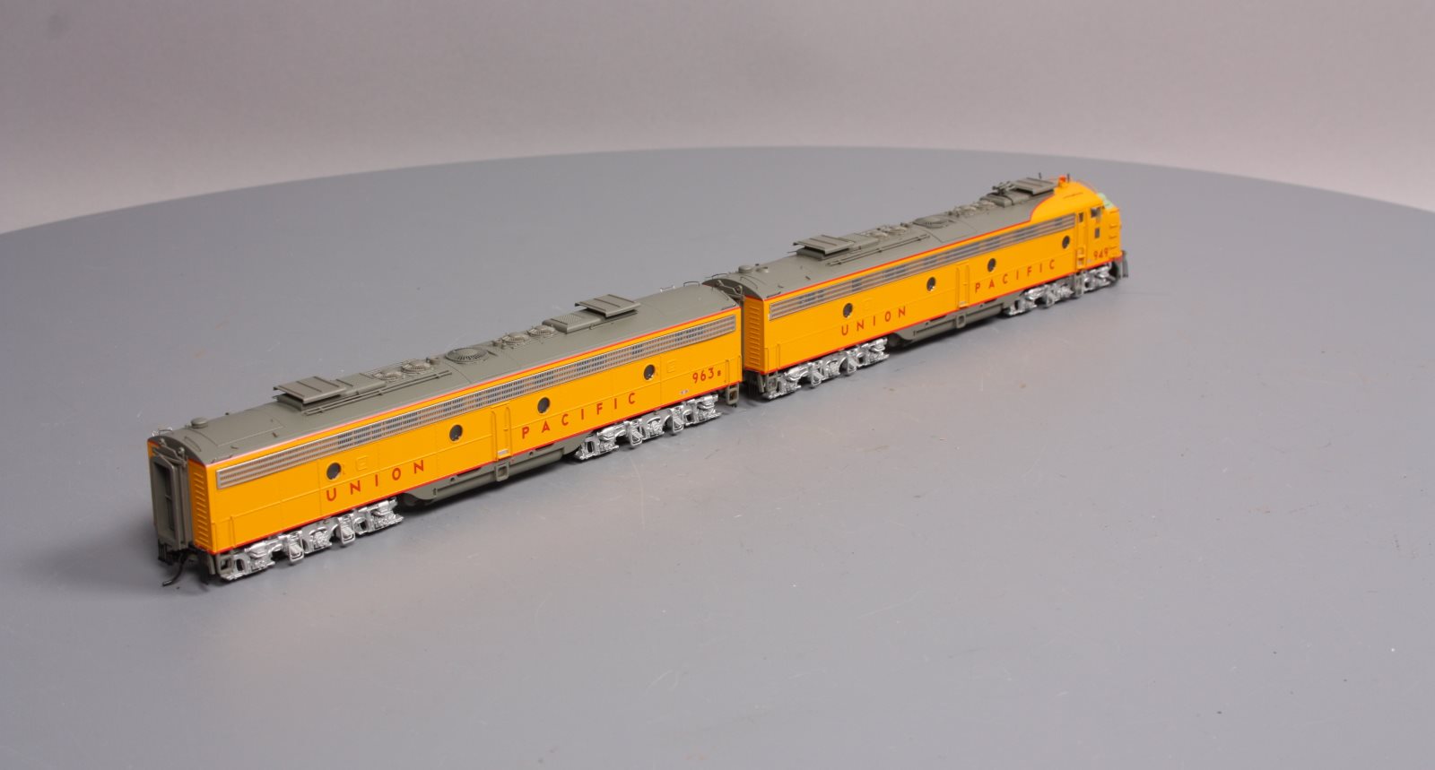 Walthers 920-48384 HO Union Pacific E9A-BM STD Diesels #949/963B